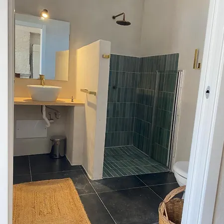 Apartment Spacious Studio, View And Bath Sorradile