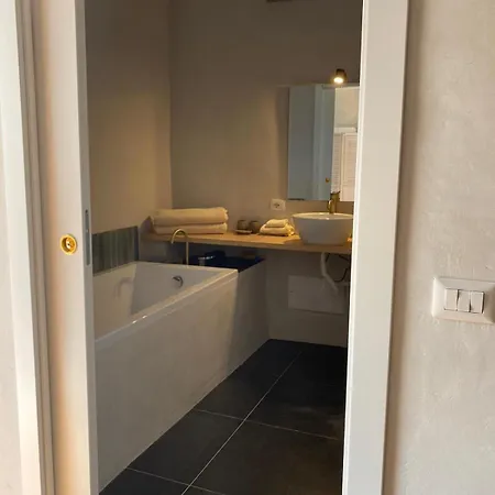 Spacious Studio, View And Bath דירה *